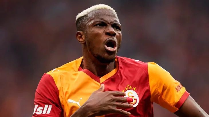 Осімхен може замінити Левандовські в Барселоні