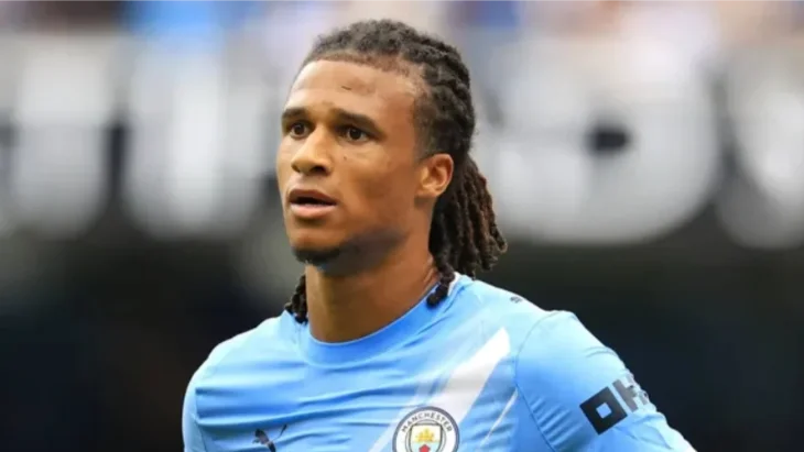 Барселона розглядає можливість оренди Натана Аке цієї зими