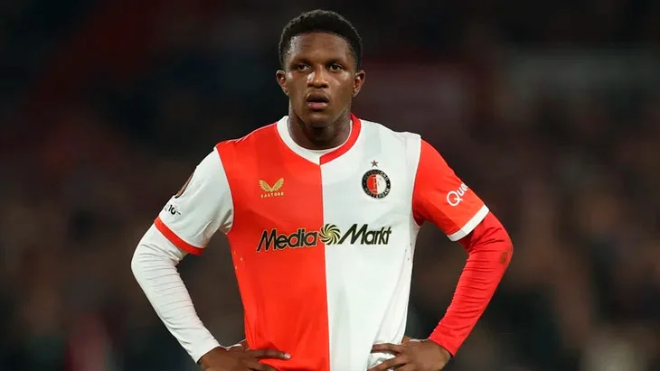 Баварія веде переговори щодо Гівайро Ріда з Феєноорда