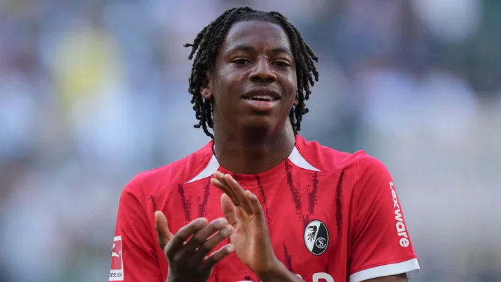 Манчестер Юнайтед зацікавлений у трансфері півзахисника Фрайбурга Йохана Манзамбі